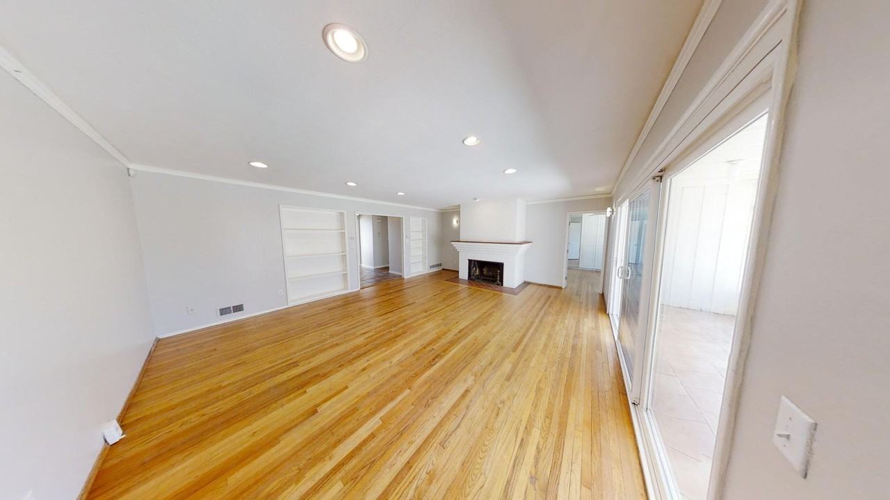 5640 Dorothy Way - Photo 6 of 14