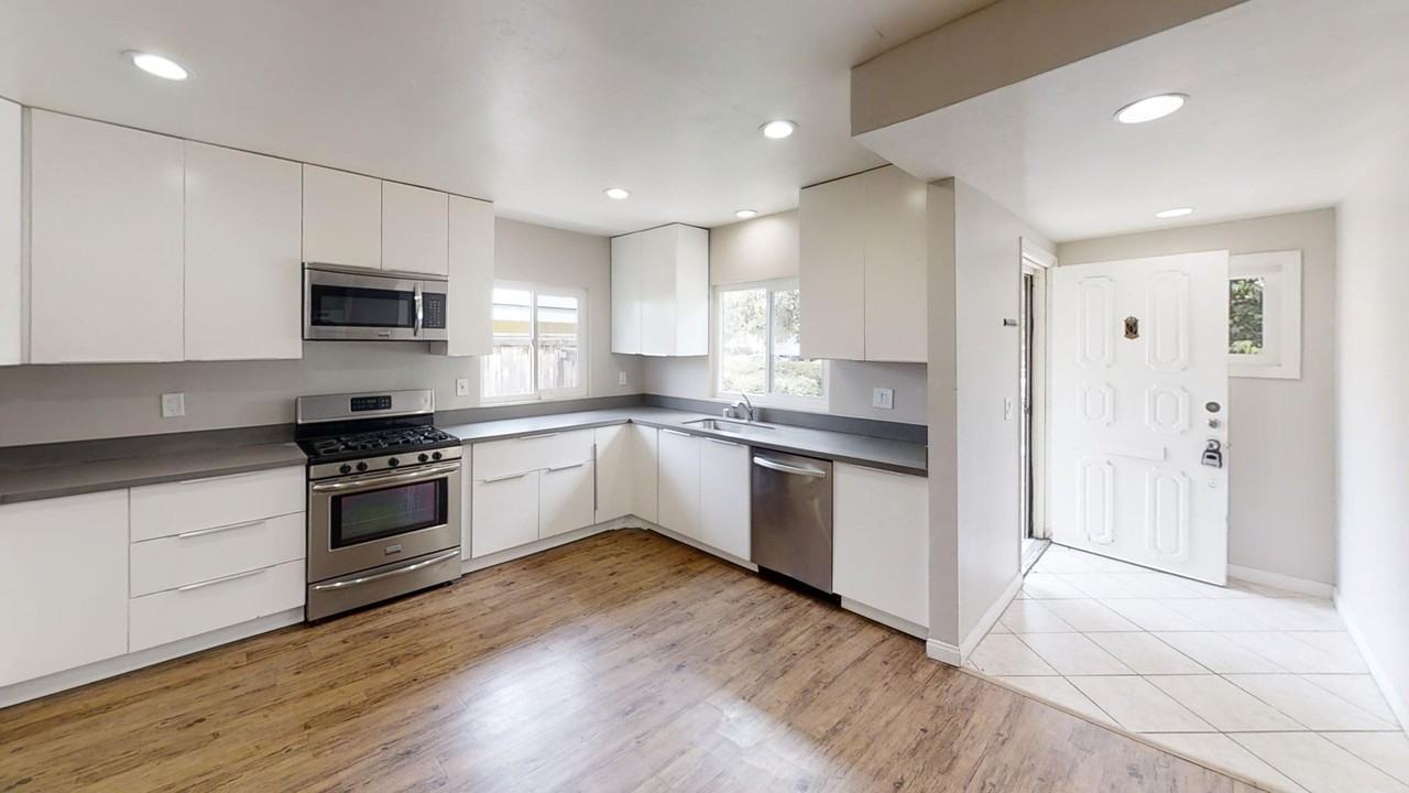 5216 E Falls View Dr - Photo 4 of 21