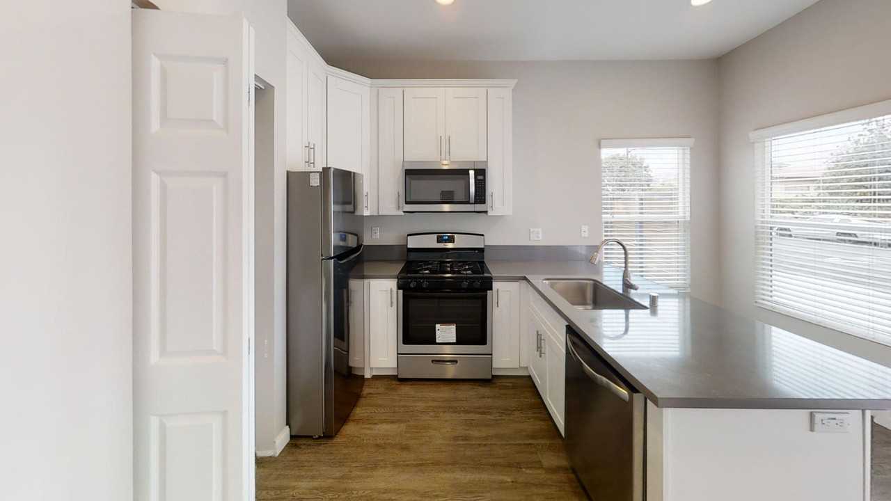 5214 E Falls View Dr - Photo 4 of 12