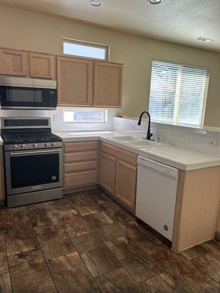 709 Red Jacket Dr - Photo 3 of 16