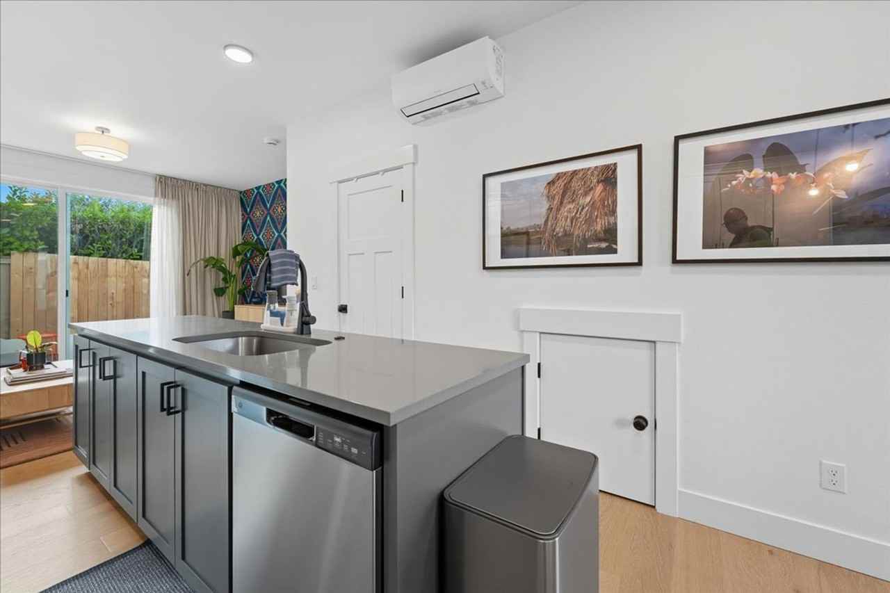 330 Ne 58th Ave - Photo 7 of 35