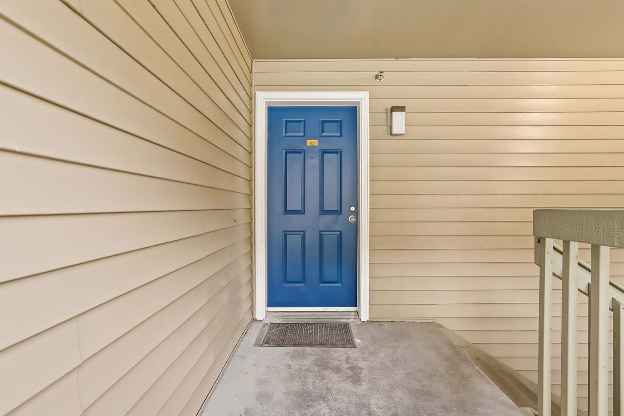 901 East Marine View Drive - Photo 2 of 21