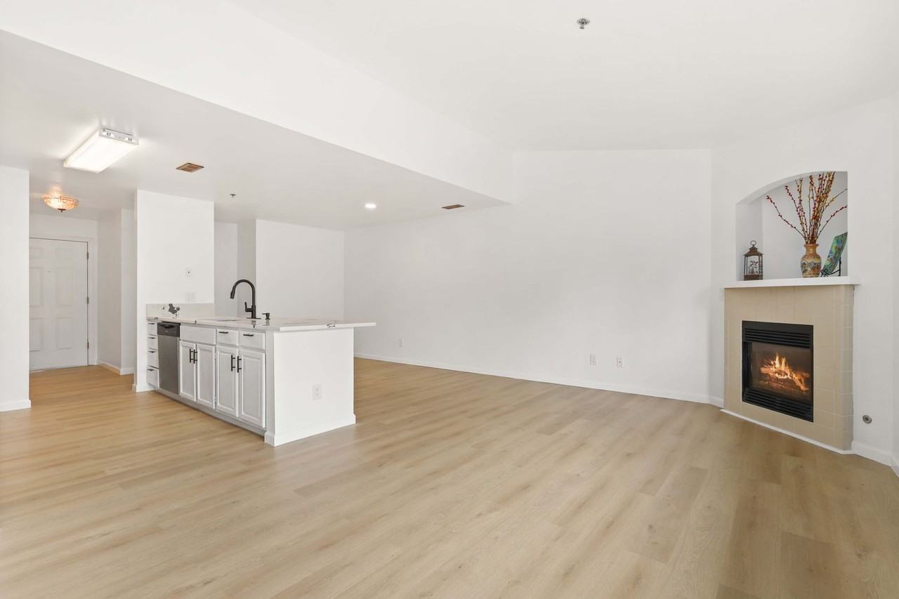 901 East Marine View Drive - Photo 4 of 21