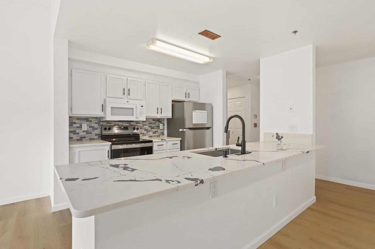 901 East Marine View Drive - Photo 5 of 21