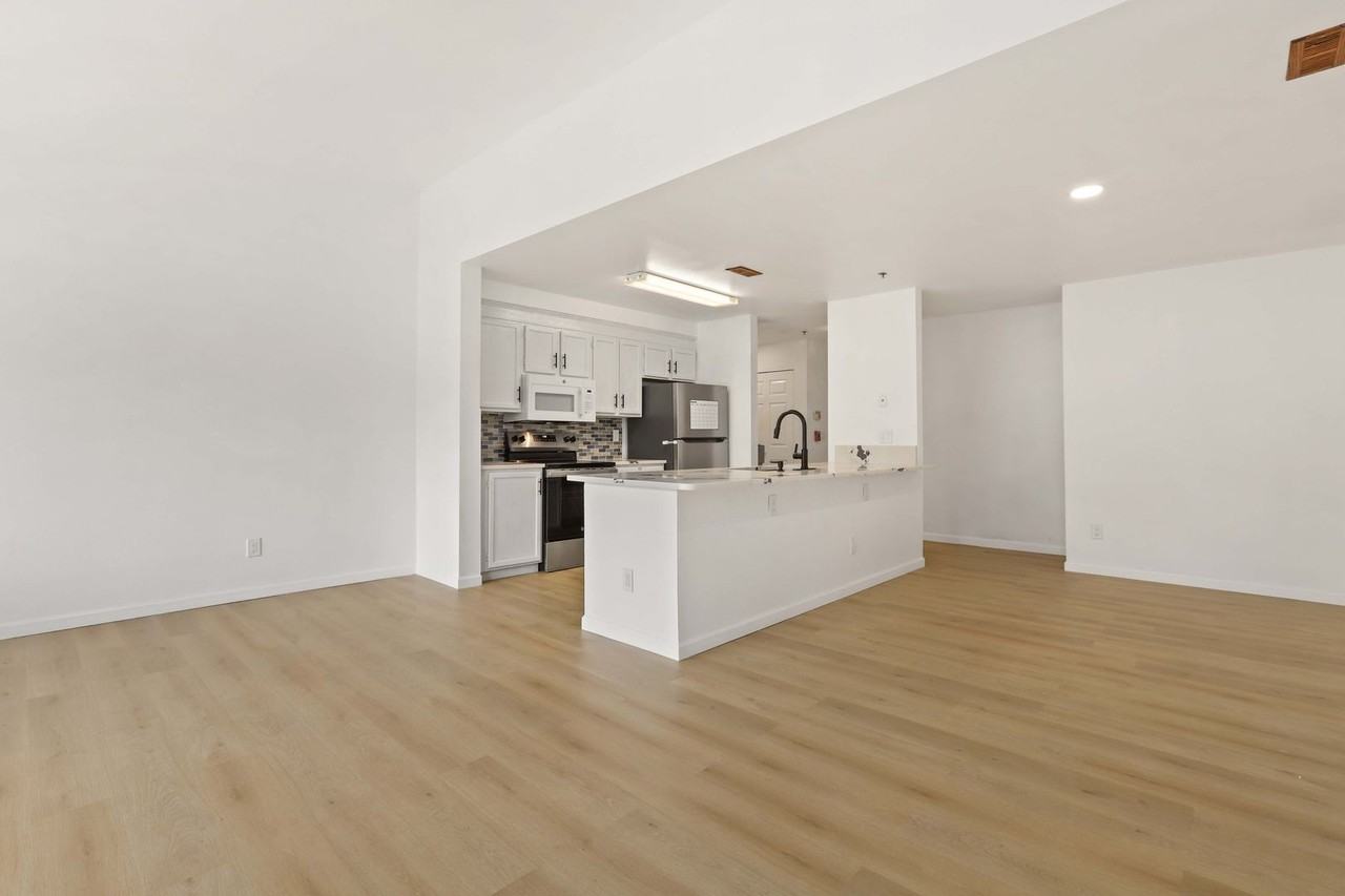 901 East Marine View Drive - Photo 6 of 21