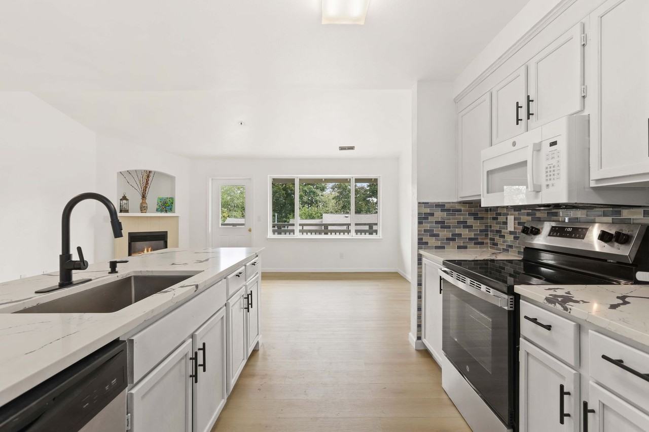 901 East Marine View Drive - Photo 7 of 21