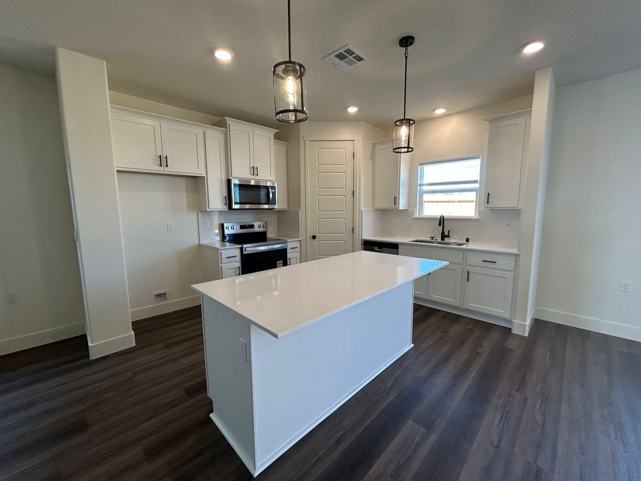 676 Stephanie Dr - Photo 2 of 16