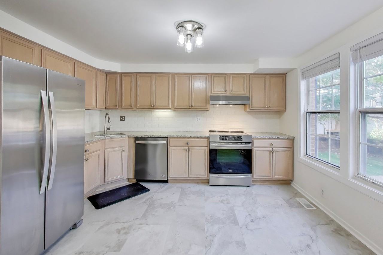 8932 Barrowgate Ct - Photo 2 of 24