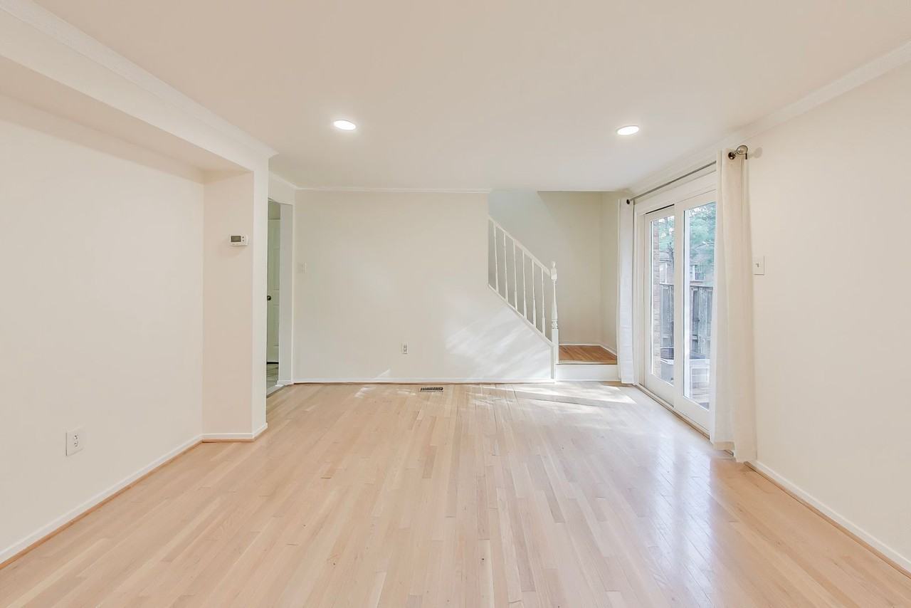 8932 Barrowgate Ct - Photo 4 of 24