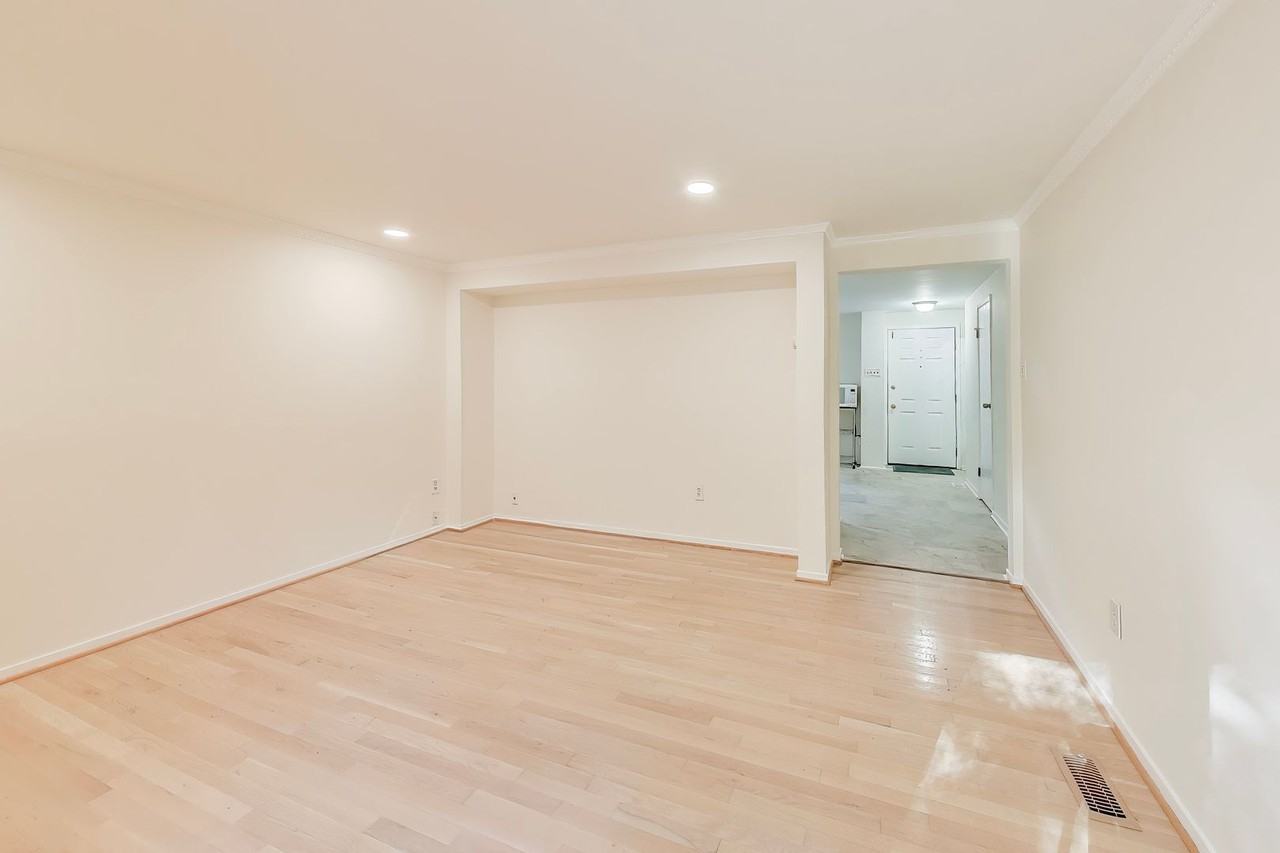 8932 Barrowgate Ct - Photo 5 of 24
