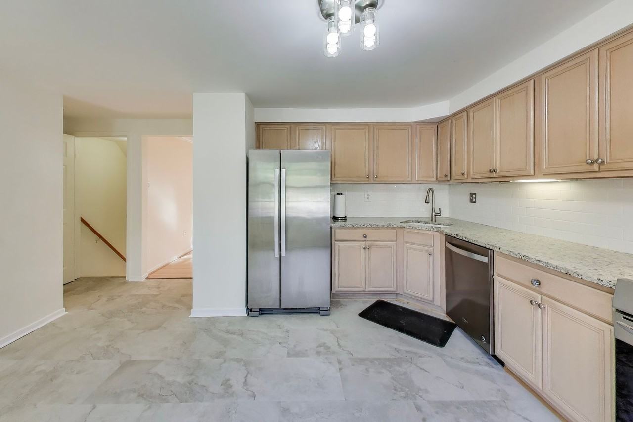 8932 Barrowgate Ct - Photo 6 of 24
