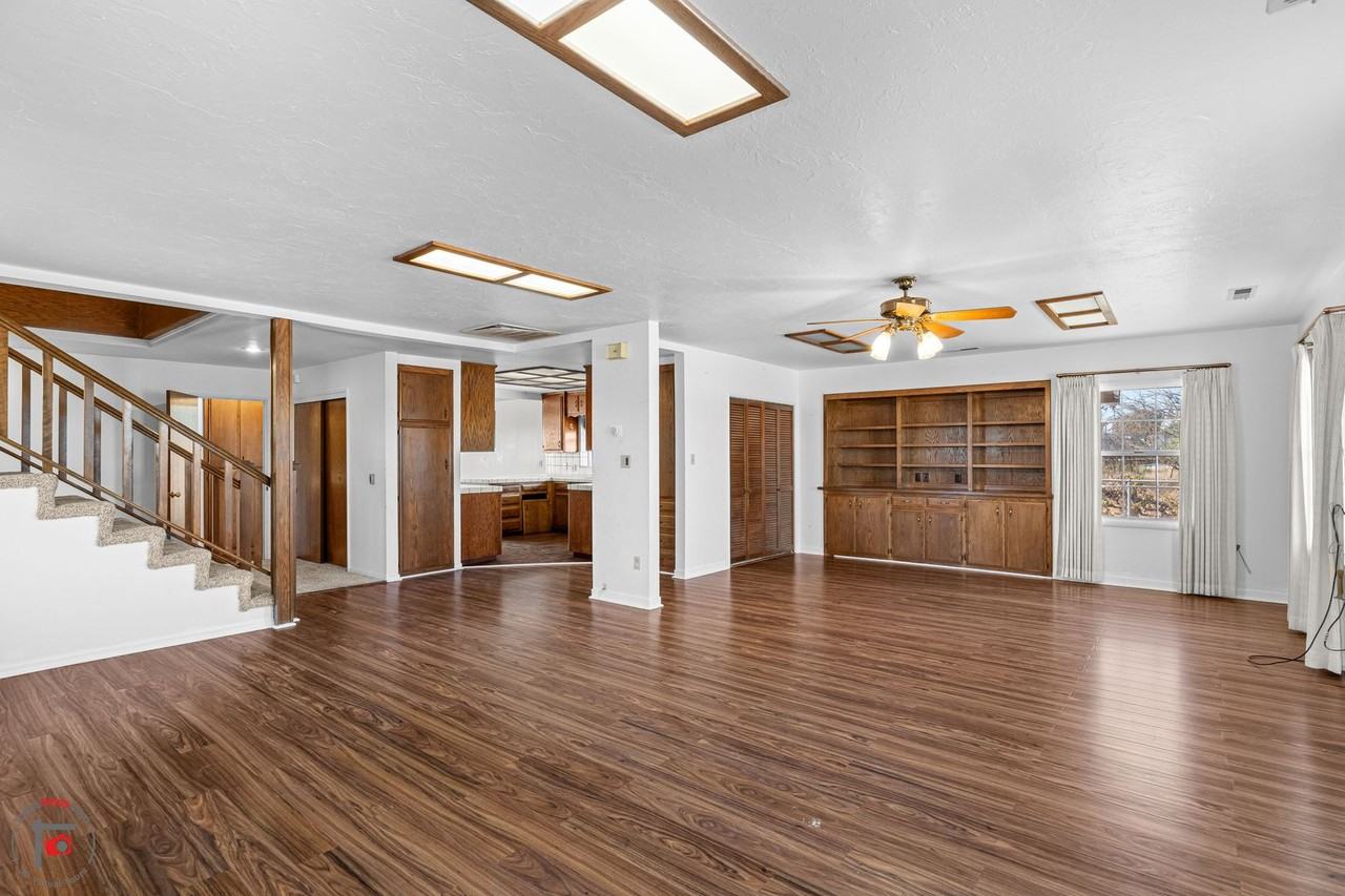 8795 Olive Ave - Photo 2 of 10