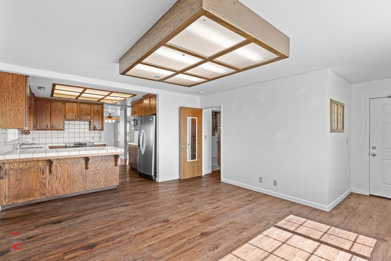 8795 Olive Ave - Photo 3 of 10