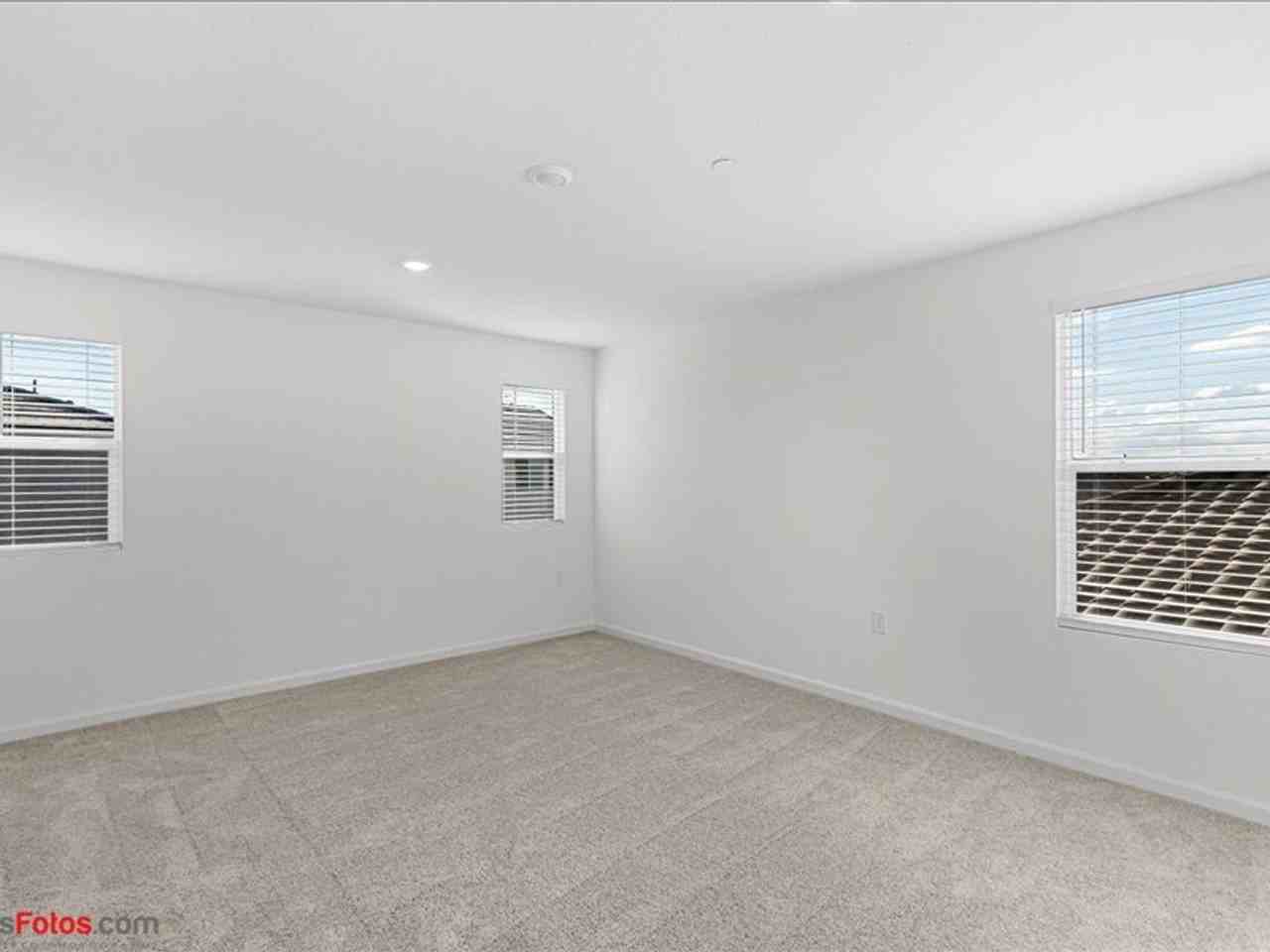 364 Pismo Dr - Photo 4 of 10