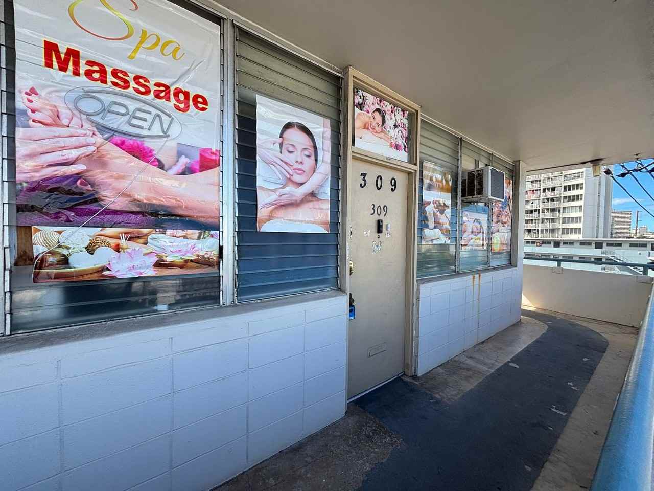 931 University Ave - Photo 2 of 11