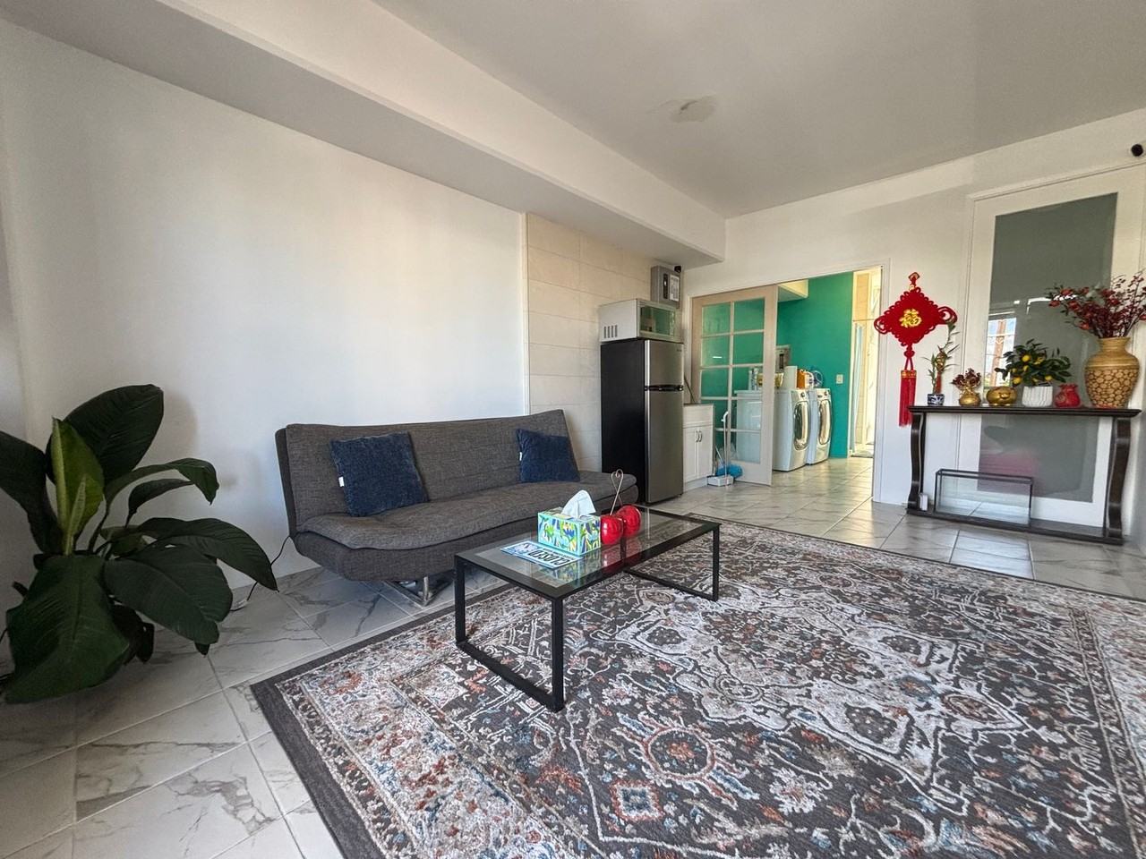 931 University Ave - Photo 3 of 11