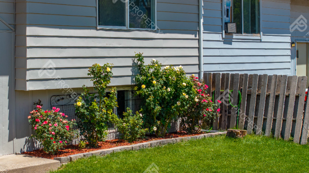 712 E 3rd St - Photo 2 of 18