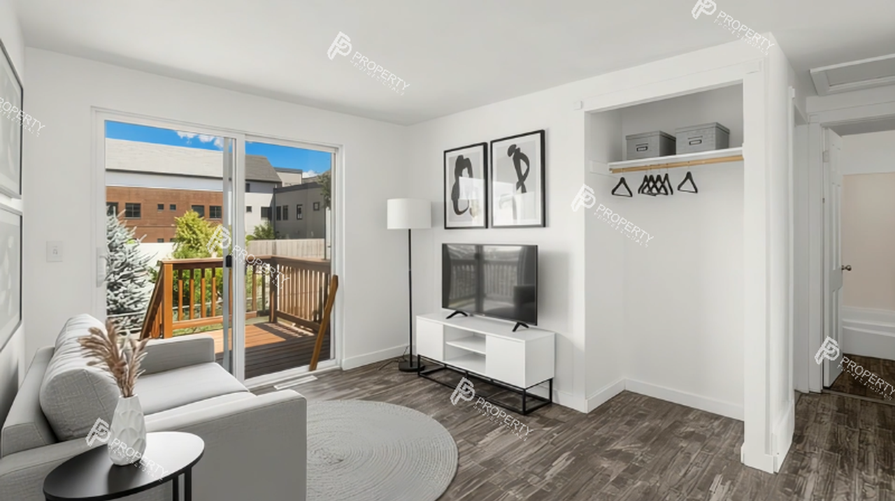 712 E 3rd St - Photo 3 of 18