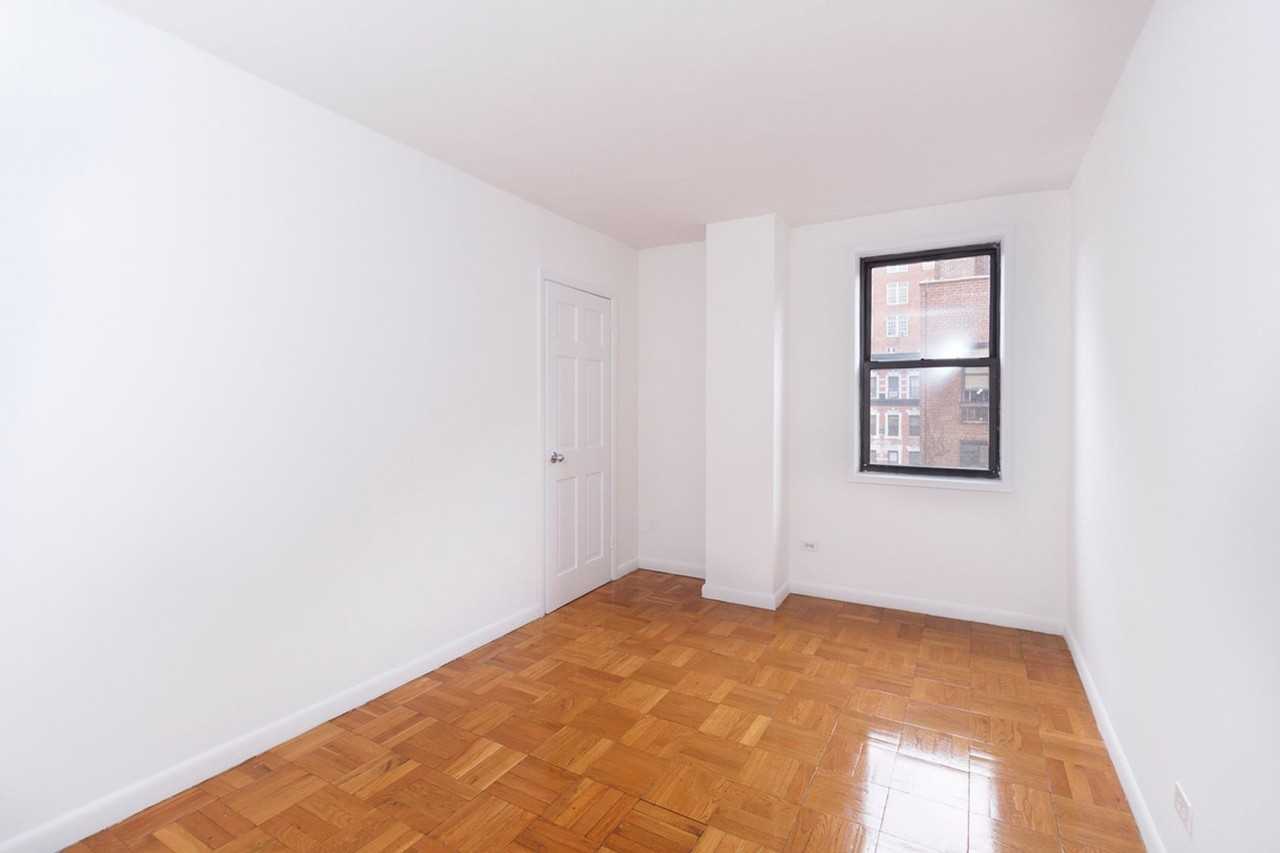 Gramercy Green - Photo 6 of 36