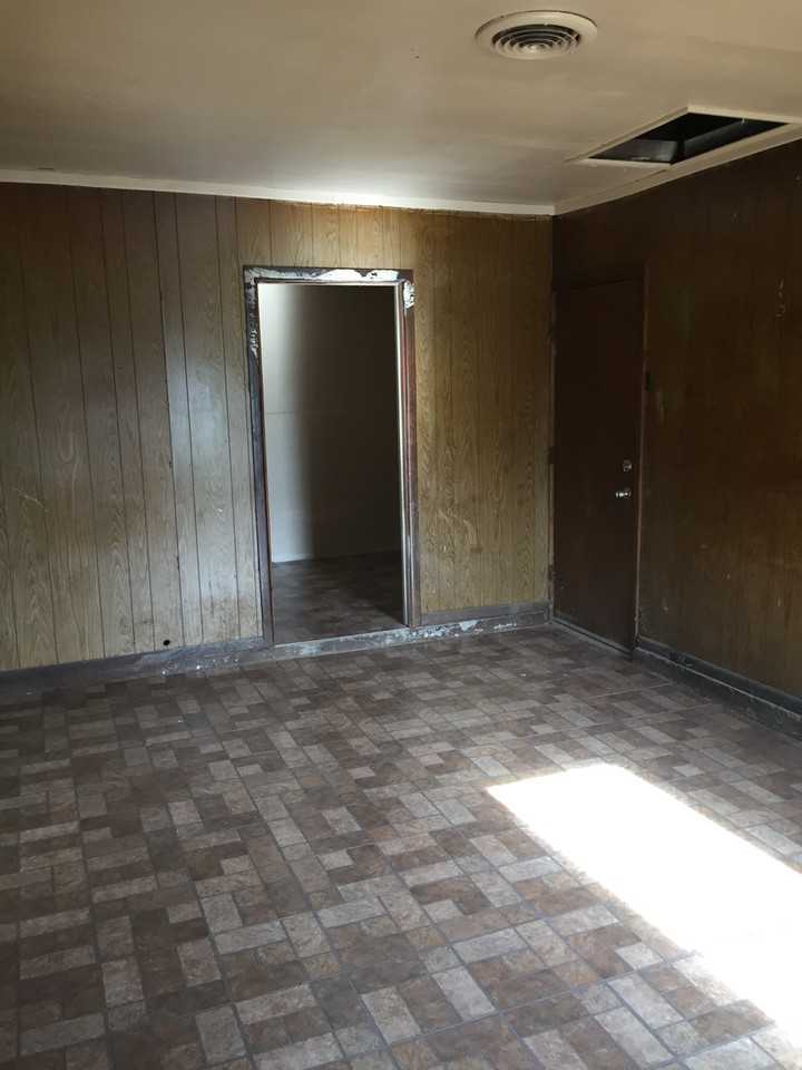 1842 N Saint Louis Ave - Photo 3 of 5