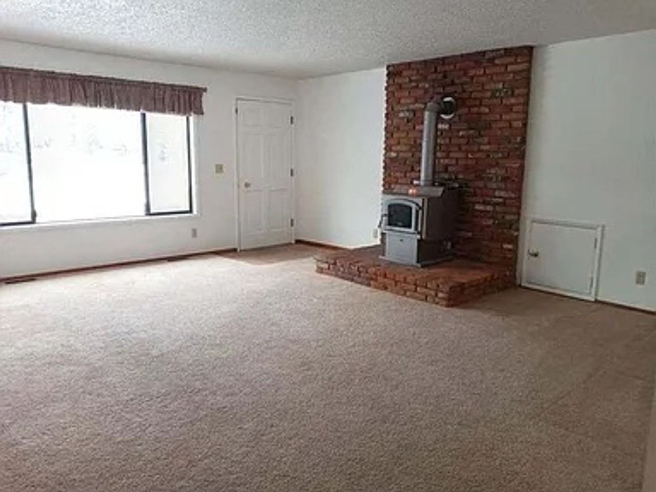 2391 Cady Rd - Photo 4 of 10