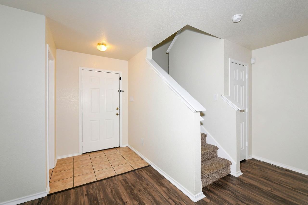 30 Knights Peak - Photo 2 of 27