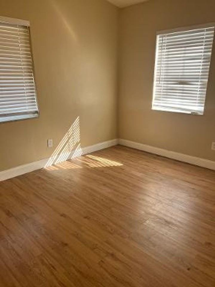 910 Crawford St - Photo 6 of 22