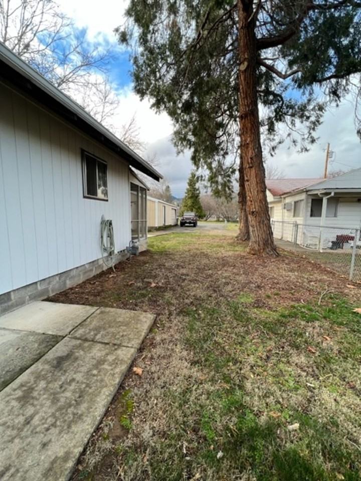 310 8th St - Photo 3 of 34