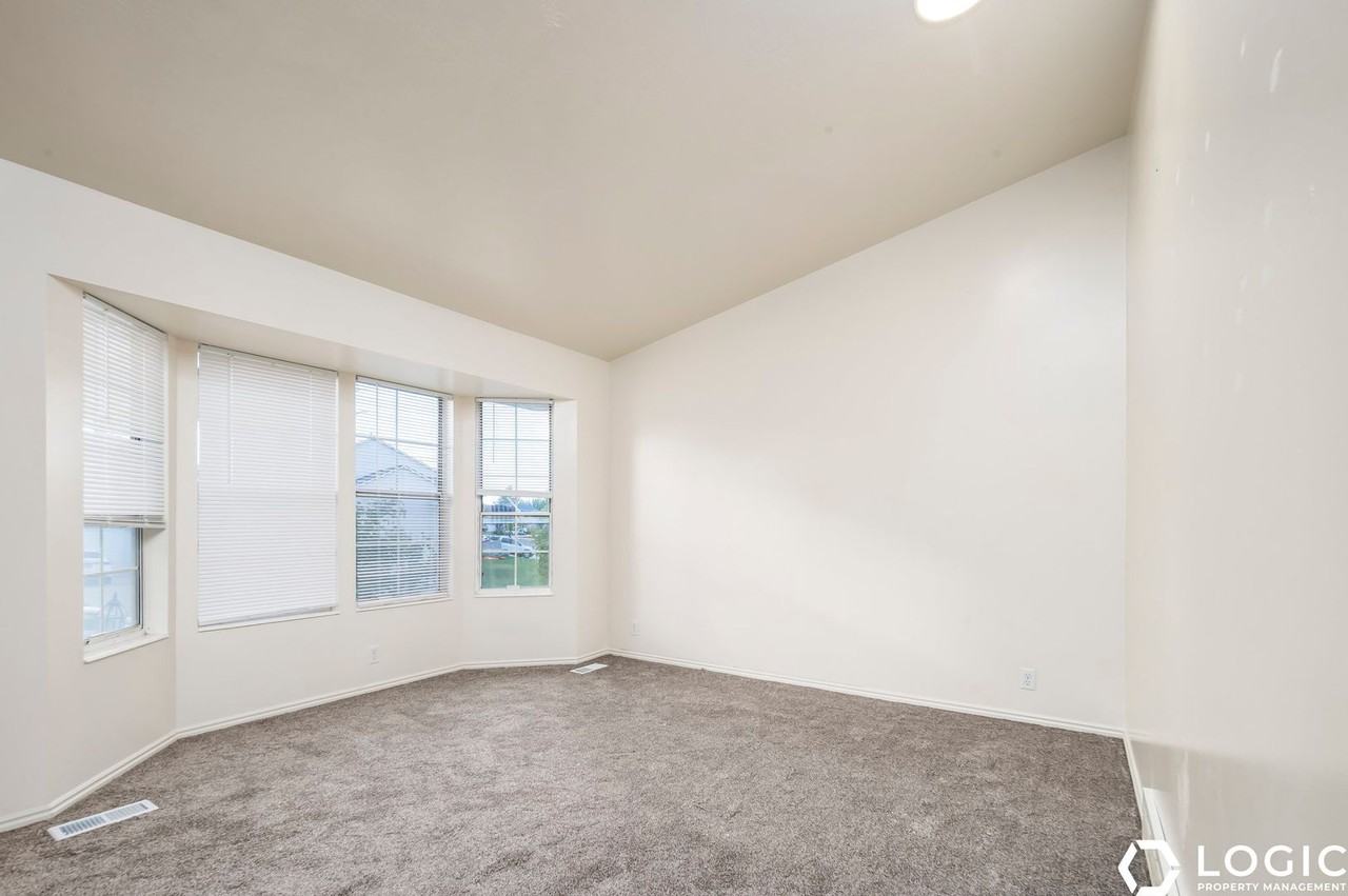 4445 5720 West - Photo 4 of 21