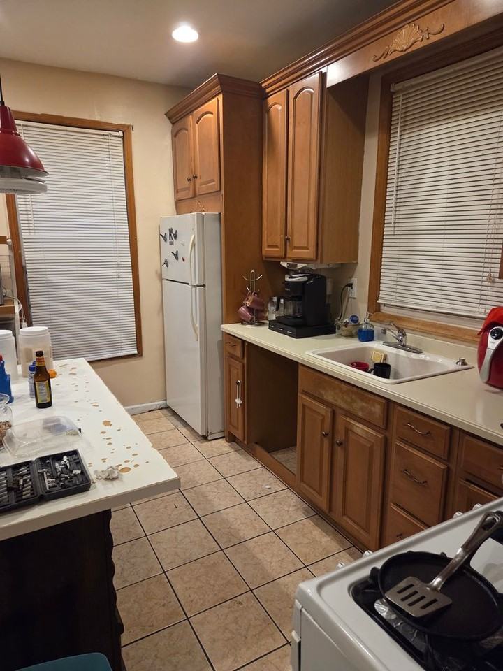 227 6th Ave W - Photo 4 of 45