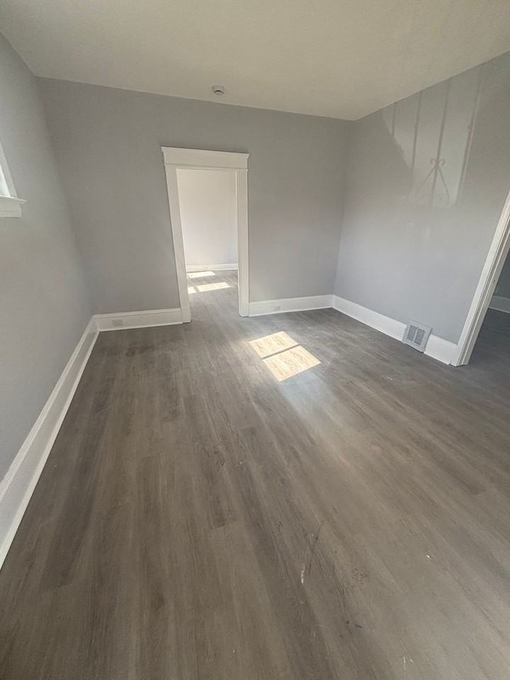 4002 E 55th St - Photo 2 of 8