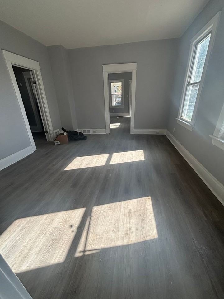 4002 E 55th St - Photo 3 of 8