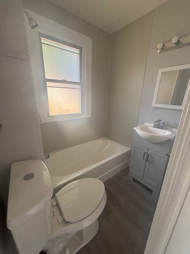 4002 E 55th St - Photo 5 of 8