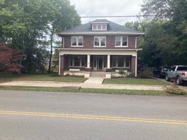 featured image of 305 E Lytle St