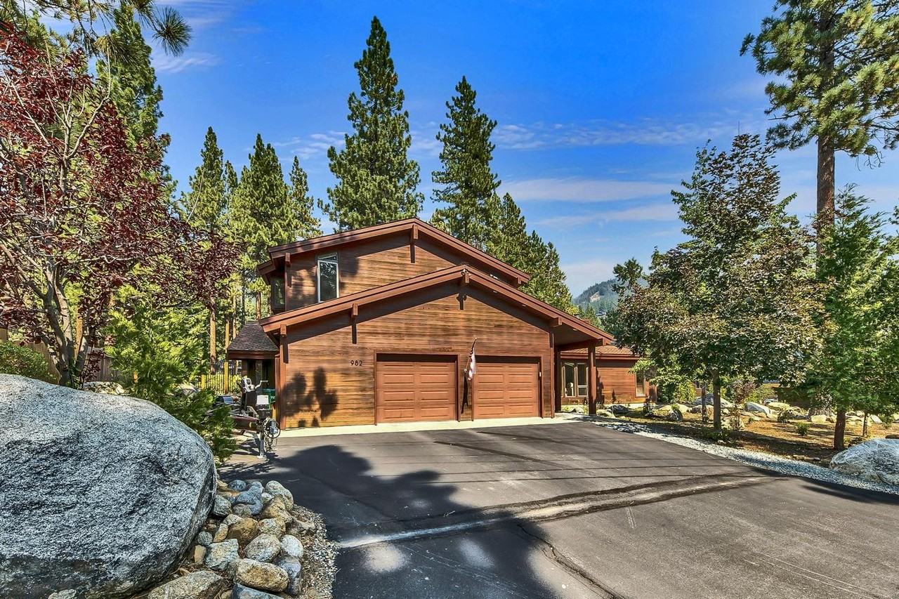 982 Village Boulevard - Photo 2 of 25