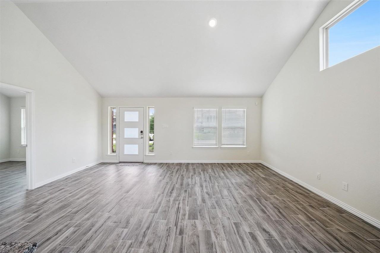 222 N Lynx Trl - Photo 4 of 28