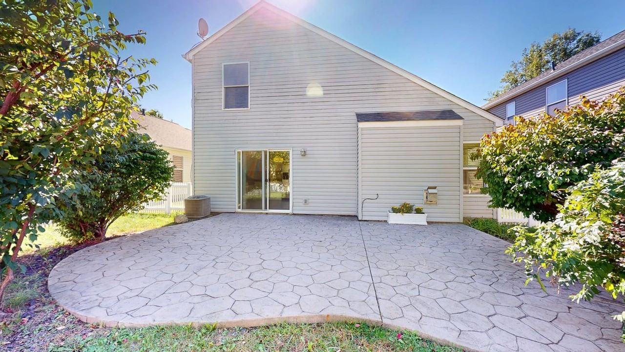 5770 Trailwater Ln - Photo 3 of 31