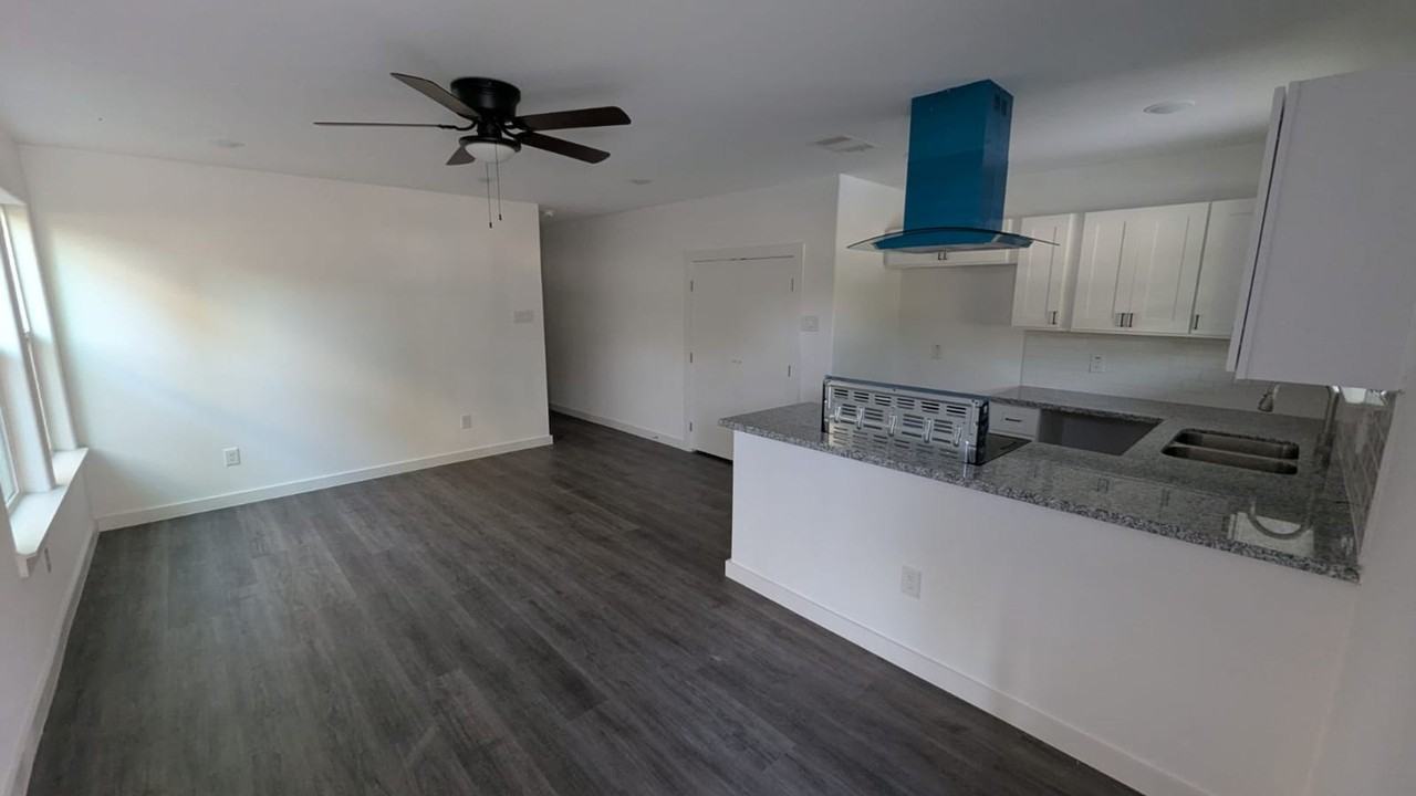 7613 Shotwell St #B - Photo 4 of 30