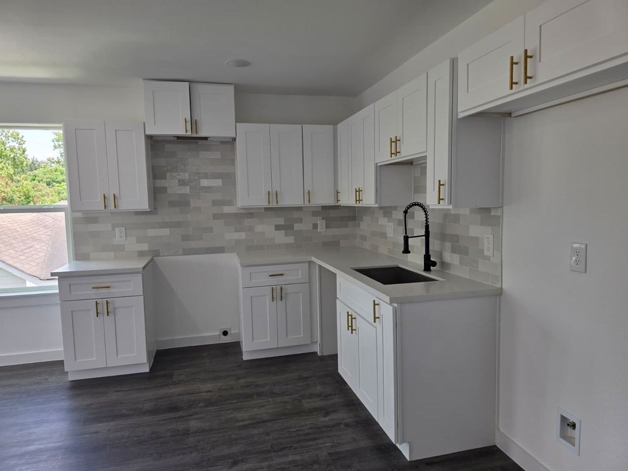 4702 Baton Rouge St #B - Photo 2 of 24