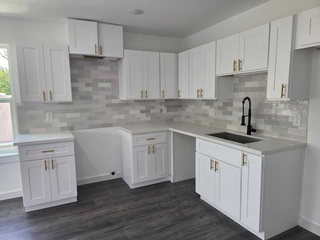 4702 Baton Rouge St #B - Photo 3 of 24