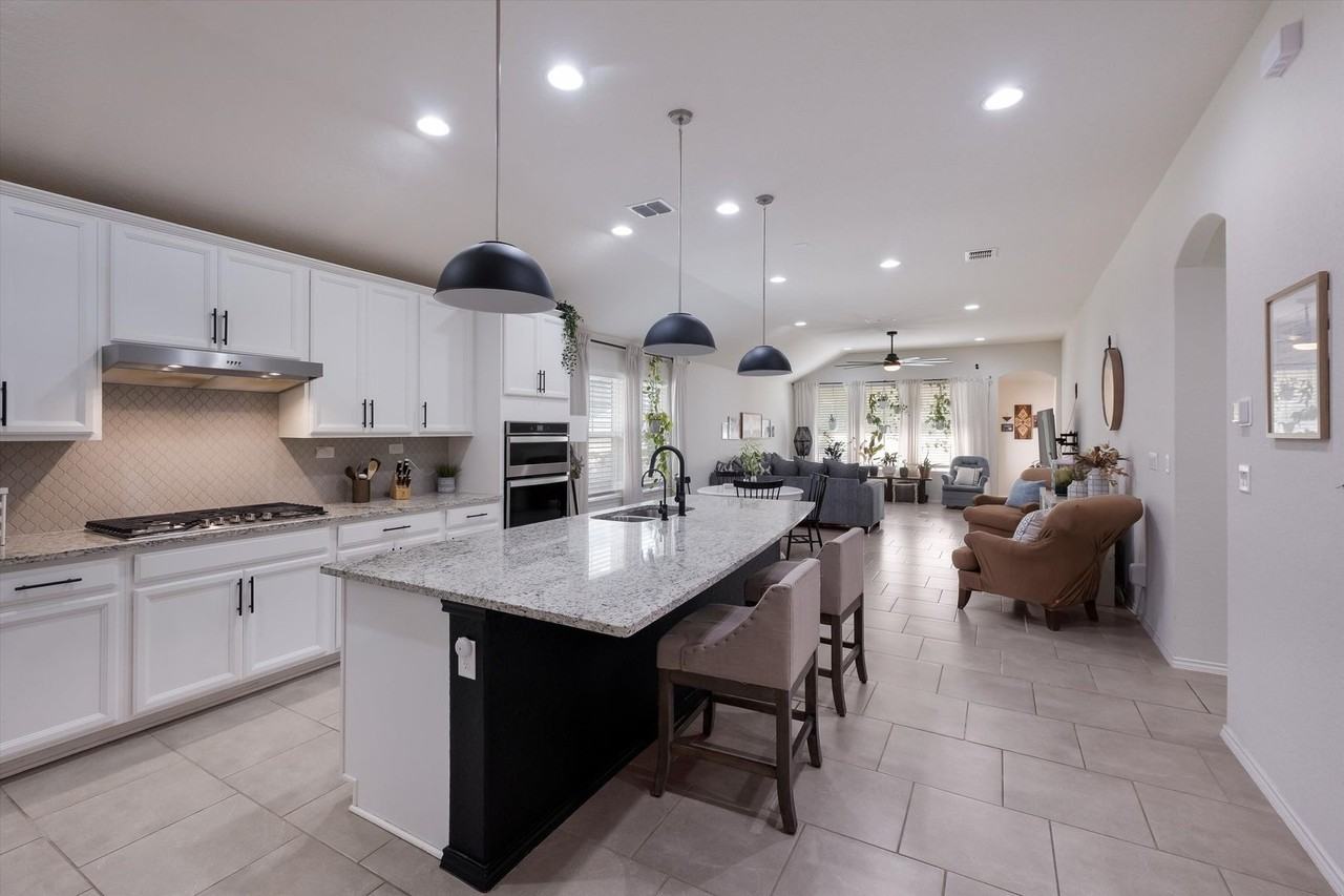 9029 Curling Post - Photo 6 of 50