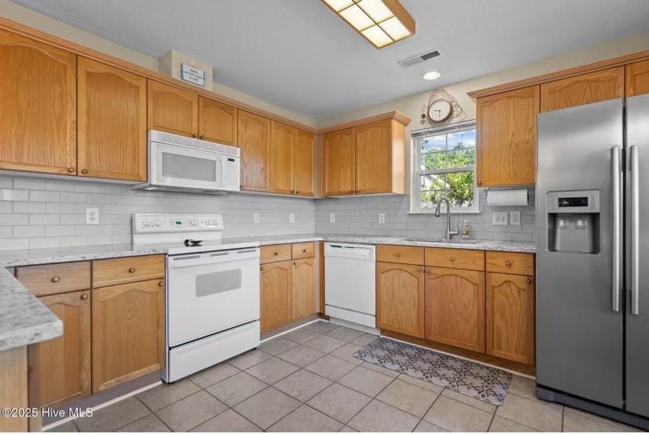 10024 Birch Pl - Photo 2 of 17