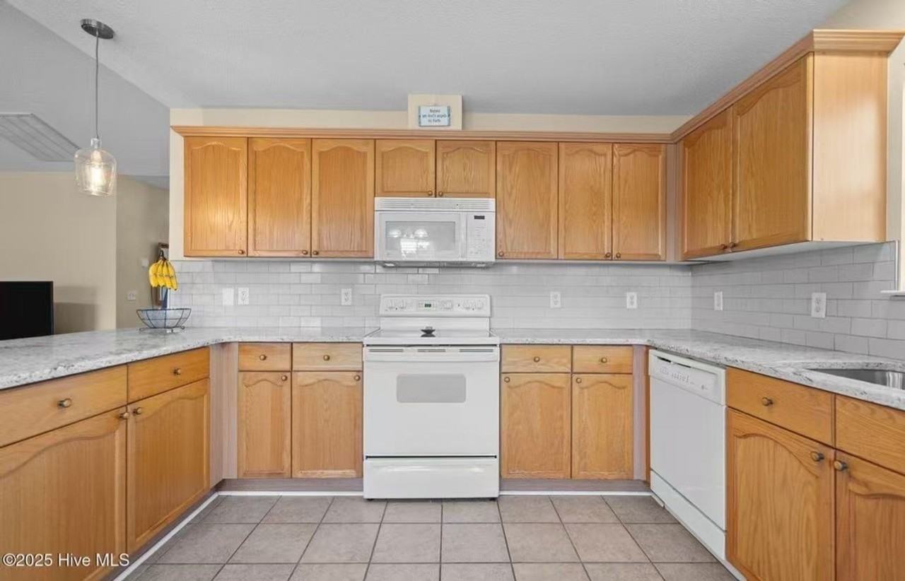 10024 Birch Pl - Photo 3 of 17