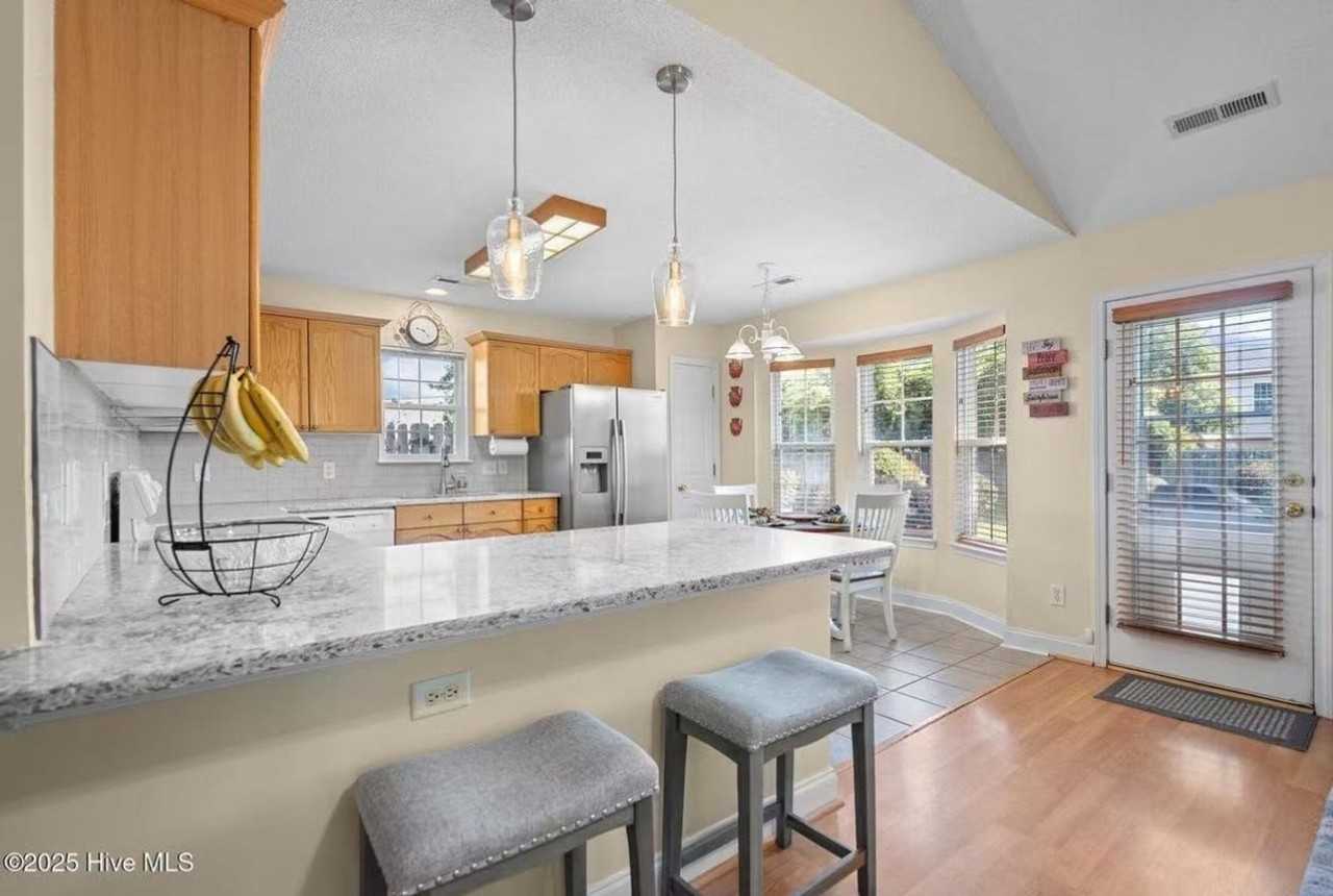 10024 Birch Pl - Photo 4 of 17