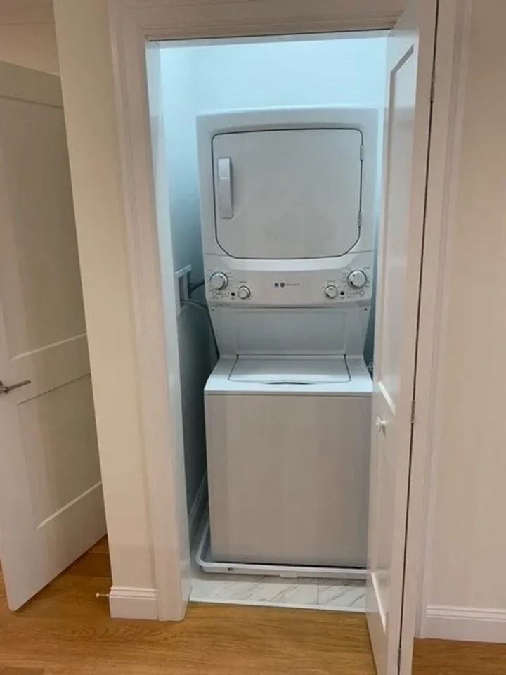 124 Gerry Rd - Photo 6 of 9