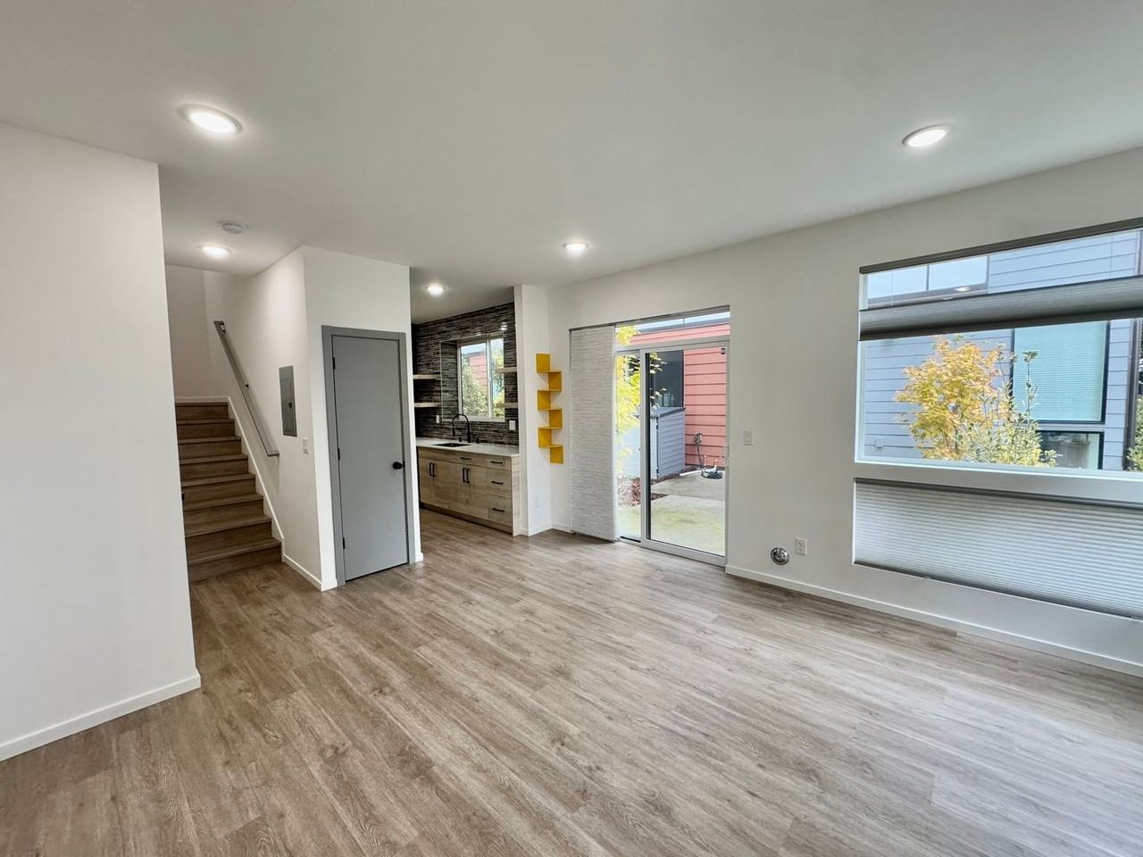 541 S Cloverdale St #B - Photo 3 of 16