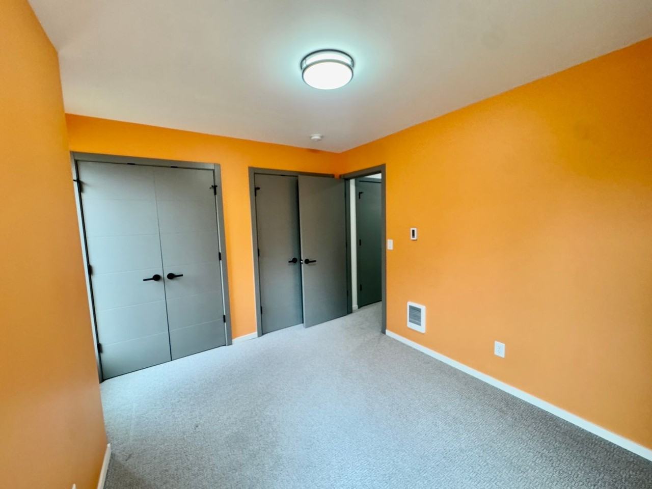 541 S Cloverdale St #B - Photo 5 of 16