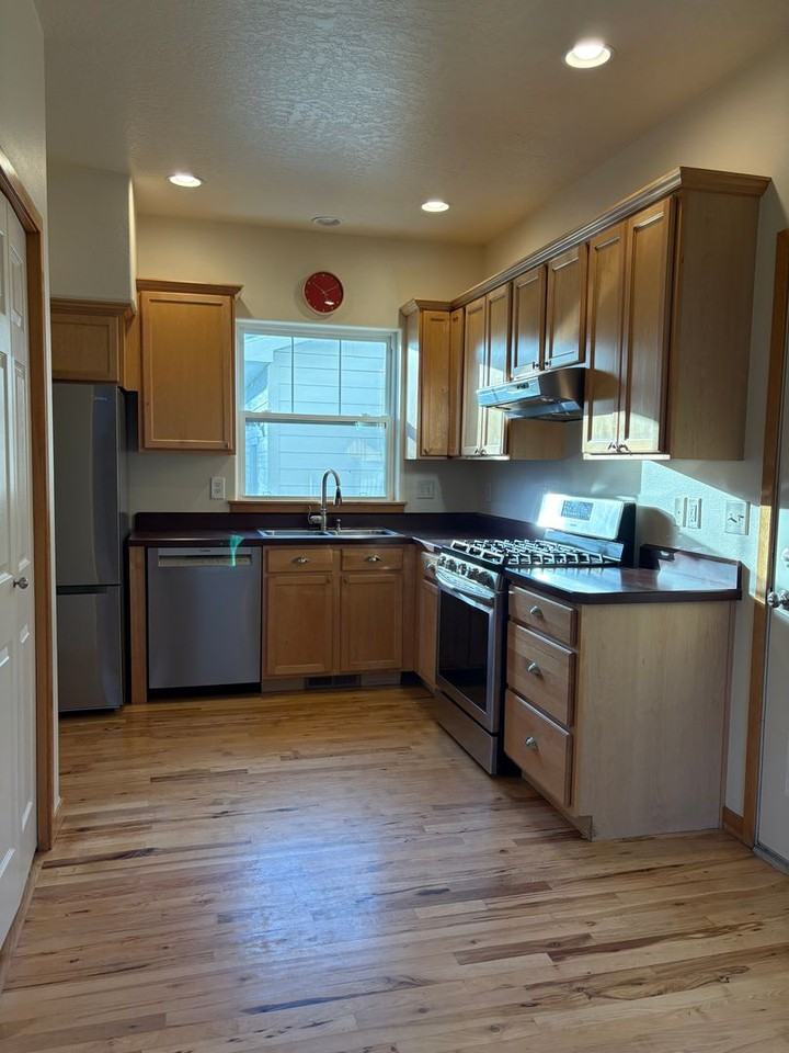 318 Dearborn Ave - Photo 3 of 31