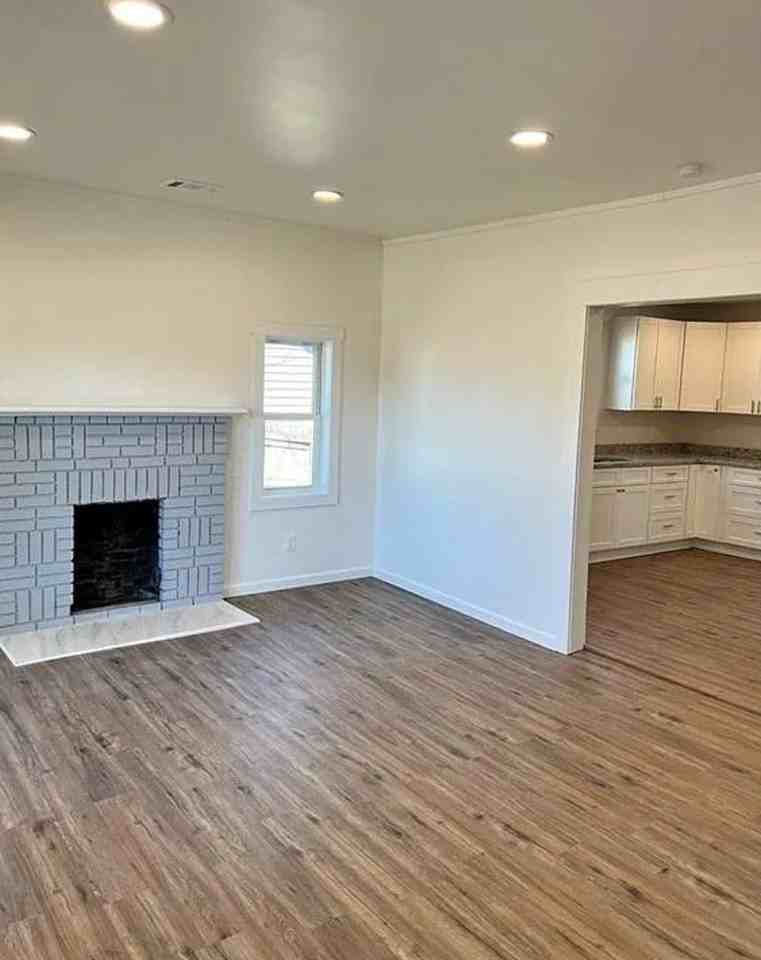 1661 Joyner Ave Se - Photo 3 of 16