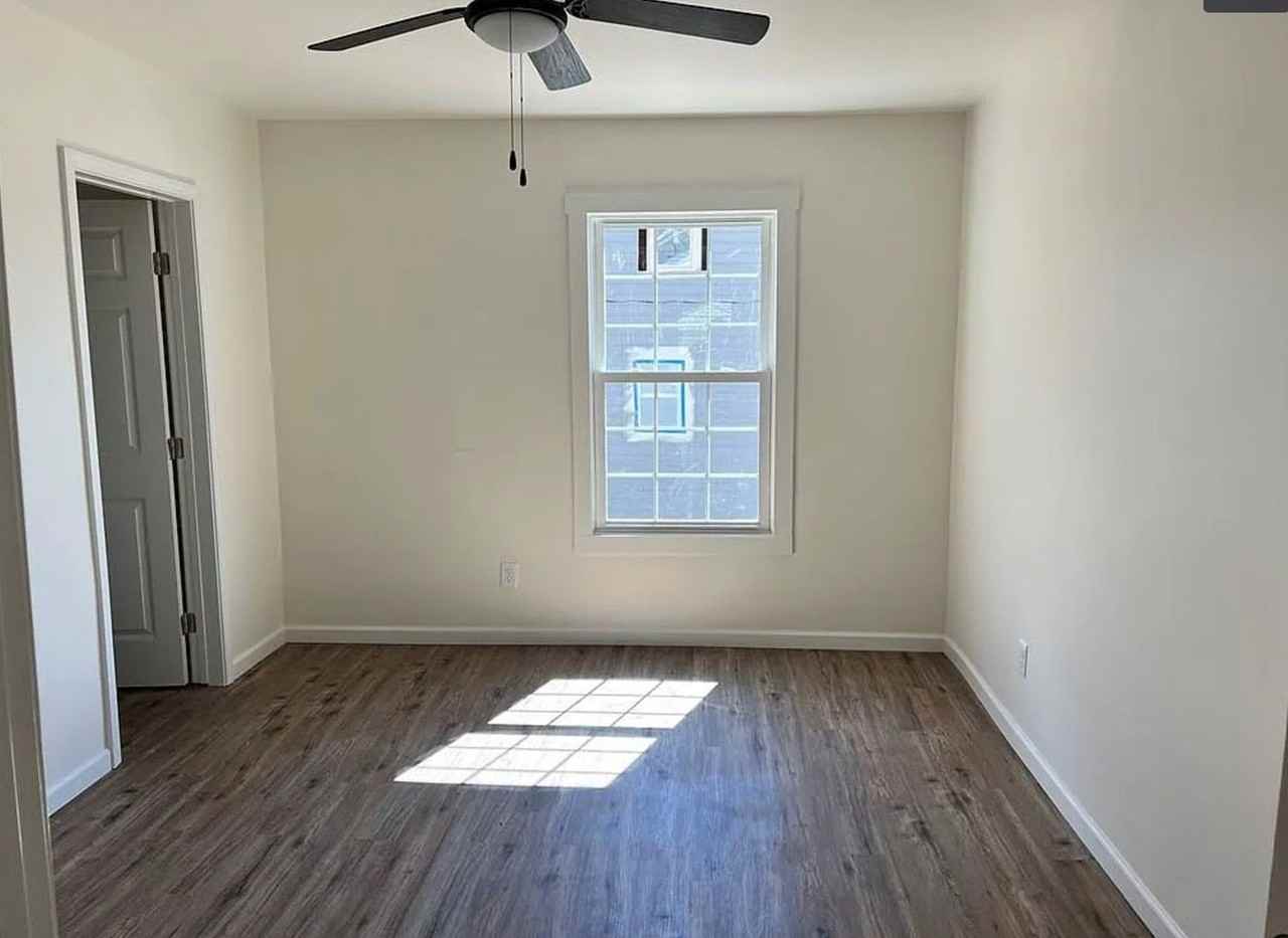 1661 Joyner Ave Se - Photo 4 of 16